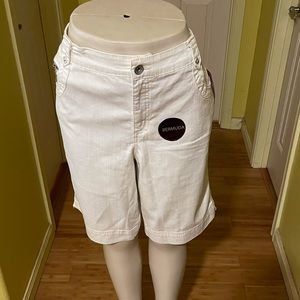 Women’s Gloria Vanderbilt shorts NWT